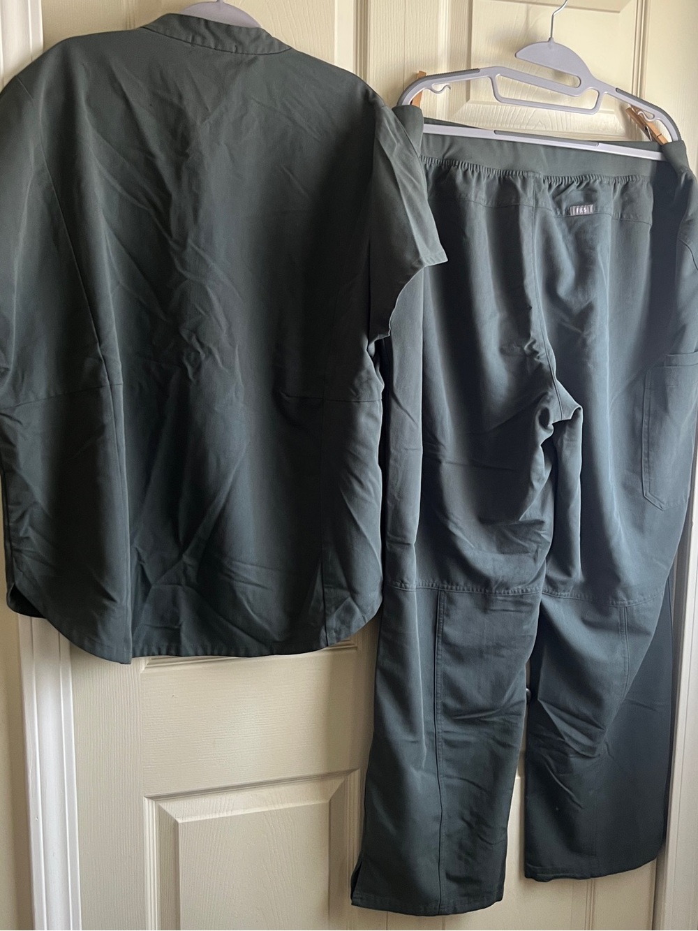Figs scrubs 2x / 3x tall - Picture 3 of 4